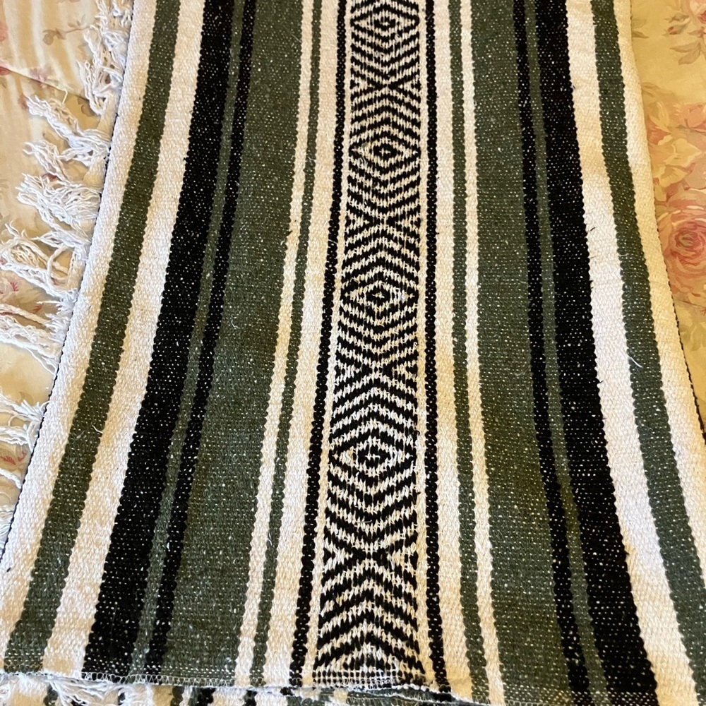 Mexican blanket from Earth Ragz cotton & recycled fibers grays & white 50 x 72” - Picture 5 of 8